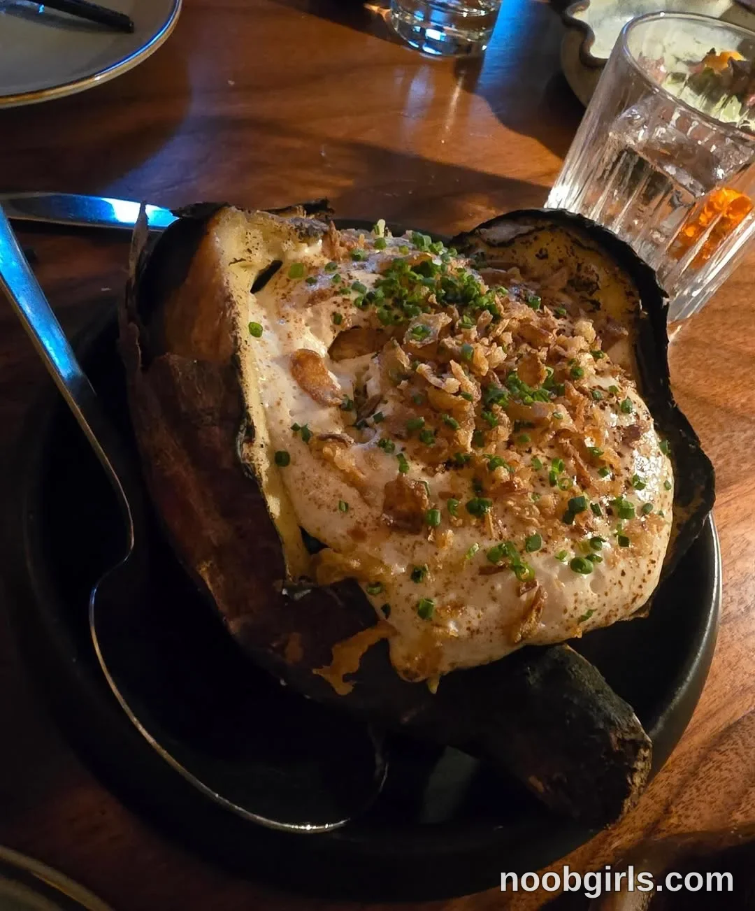 Crimson Kitten (@crimsonkitten) — "Fine wined & dined at Fortu tonight."