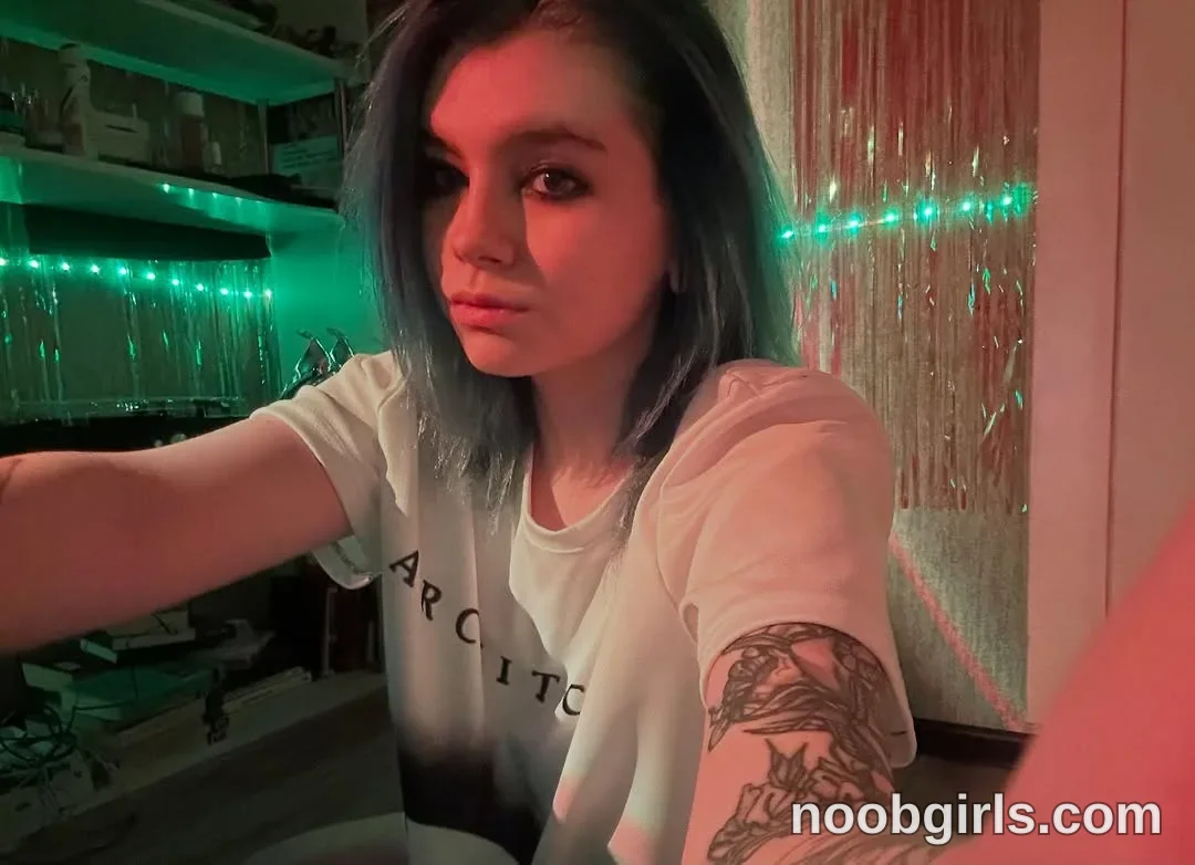 Lilith (@cryptobjgirlv2) — Instagram photo 12