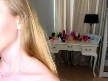 cute_fox_girl webcam live moment — Chaturbate cam girl