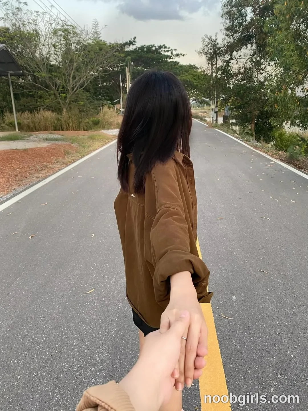 Daisy (@daisybean) — "𝖮𝖿𝖿𝗅𝗂𝗇𝖾 𝗍𝗋𝗂𝗉. 𝖩𝗎𝗌𝗍 𝗒𝗈𝗎 𝖺𝗇𝖽 𝗆𝖾📵🏕️"