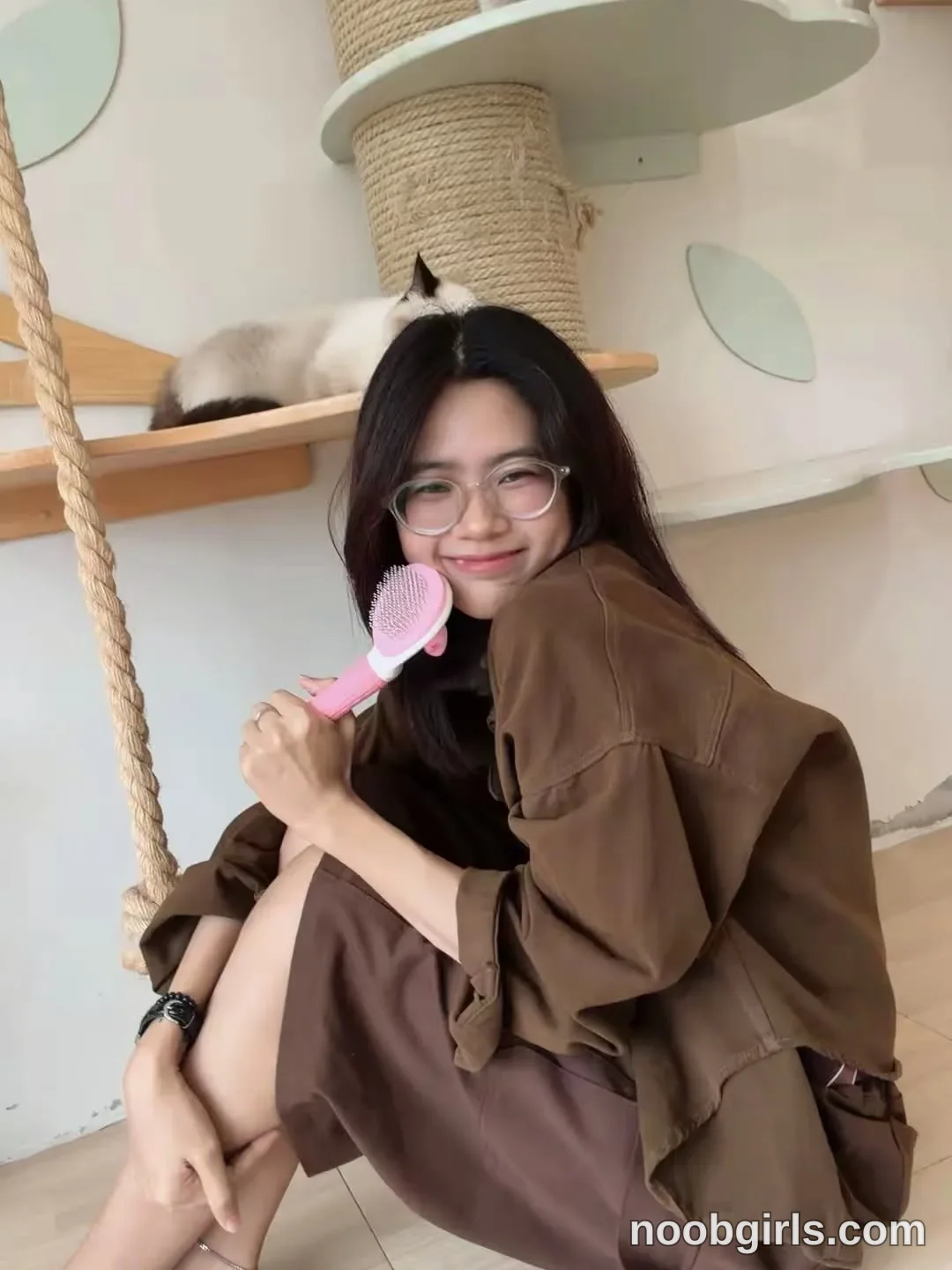 Daisy (@daisybean) — "ทะเลตอนพระอาทิตย์ตก เกมที่ดีย์~~ มู้ดๆ ฉากนี้มีน้ำตา ไปคาเฟ่แมวให้แมวมอง…"