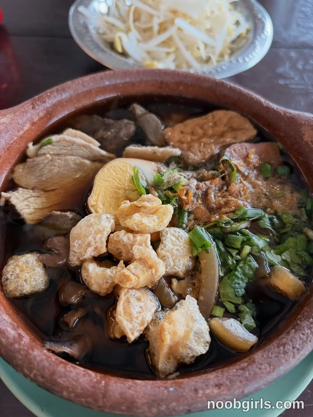 Daisy (@daisybean) — "ทะเลตอนพระอาทิตย์ตก เกมที่ดีย์~~ มู้ดๆ ฉากนี้มีน้ำตา ไปคาเฟ่แมวให้แมวมอง…"