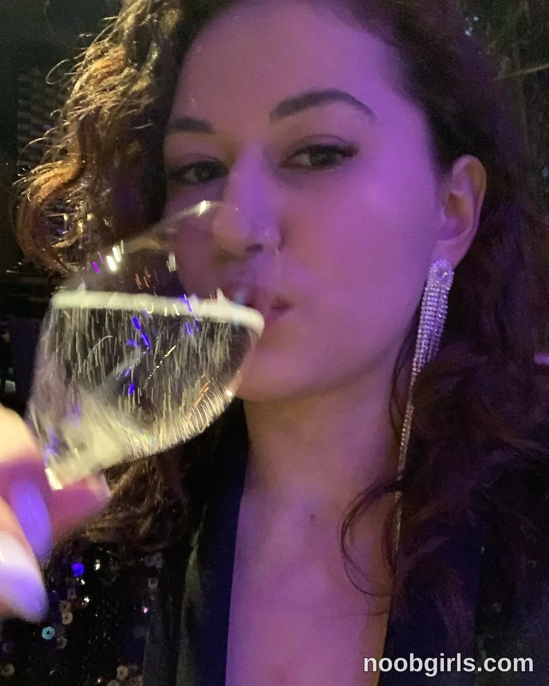 Diana (@dia8) — "Hello everyone! 🍾" in BIRDS The highest restaurant and club