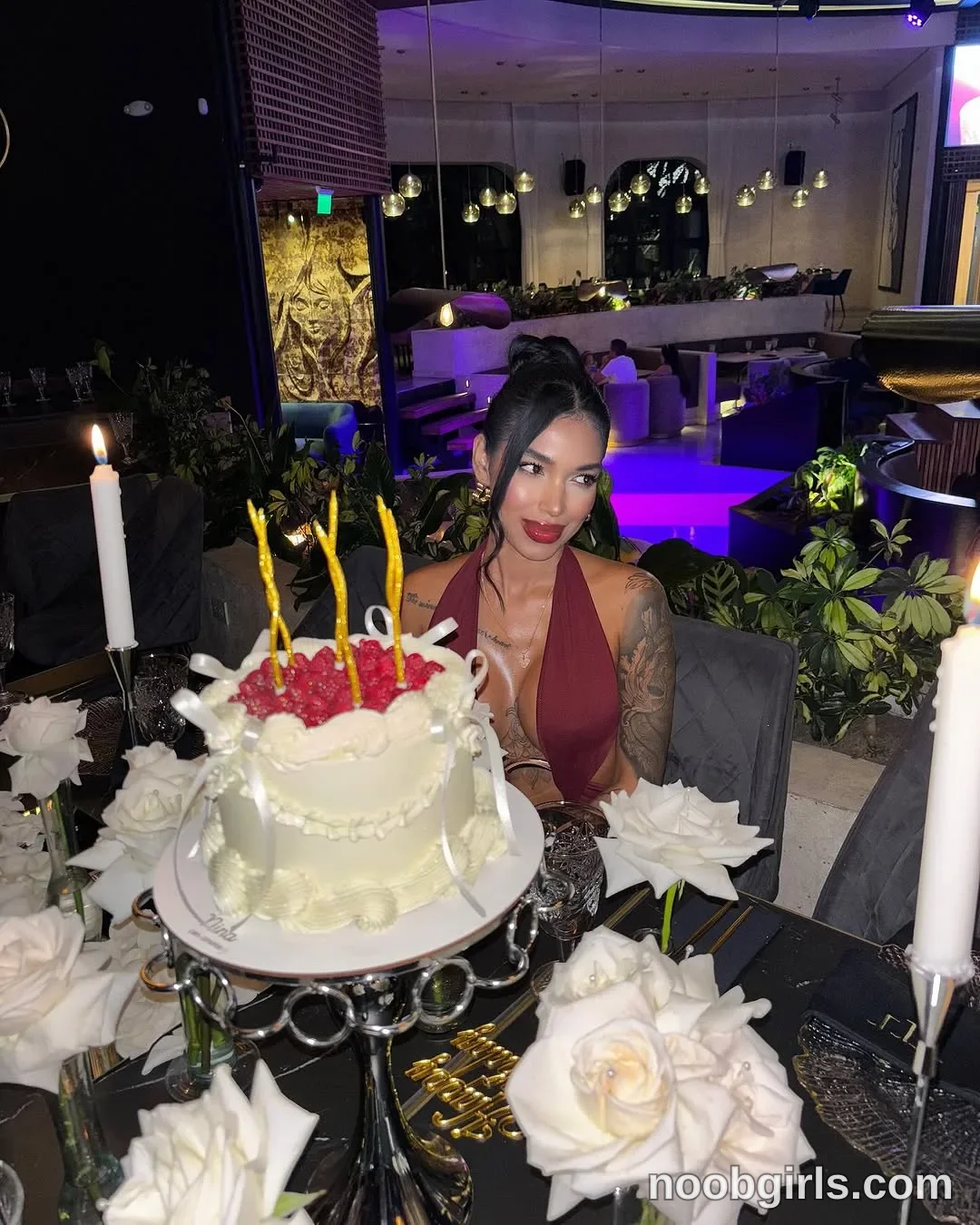 dianac1998 (@dianac1998) — "Los cumplí muy feliz ❤️🎁🍰🎈"