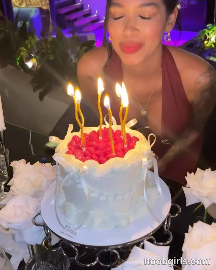 dianac1998 (@dianac1998) — "Los cumplí muy feliz ❤️🎁🍰🎈"
