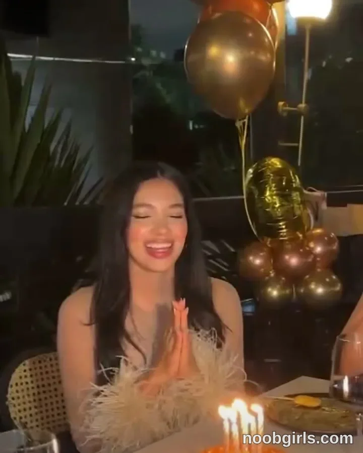 dianac1998 (@dianac1998) — "Bday day 2 🍰🎈 celebrando mi día ❤️fui muy feliz hoy rodeada de mucho amor…"