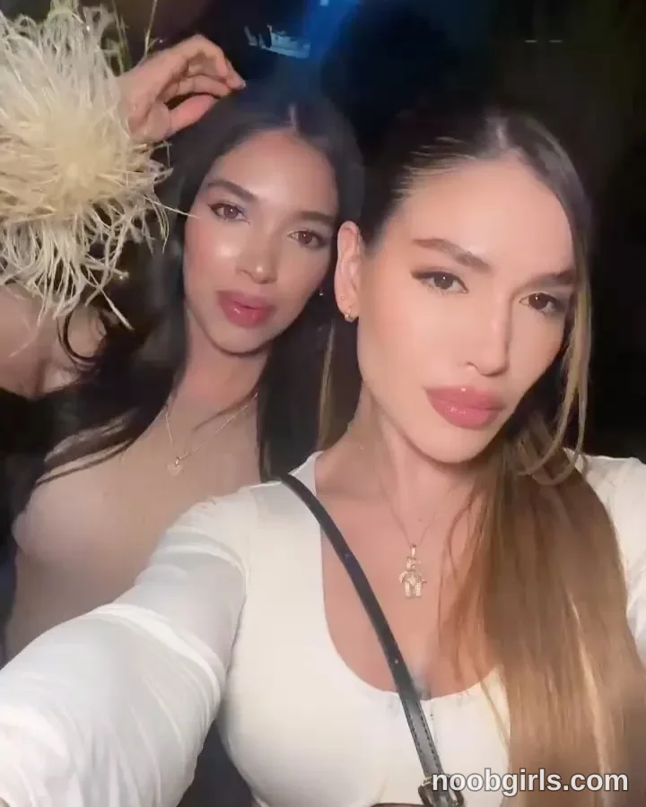 dianac1998 (@dianac1998) — "Bday day 2 🍰🎈 celebrando mi día ❤️fui muy feliz hoy rodeada de mucho amor…"