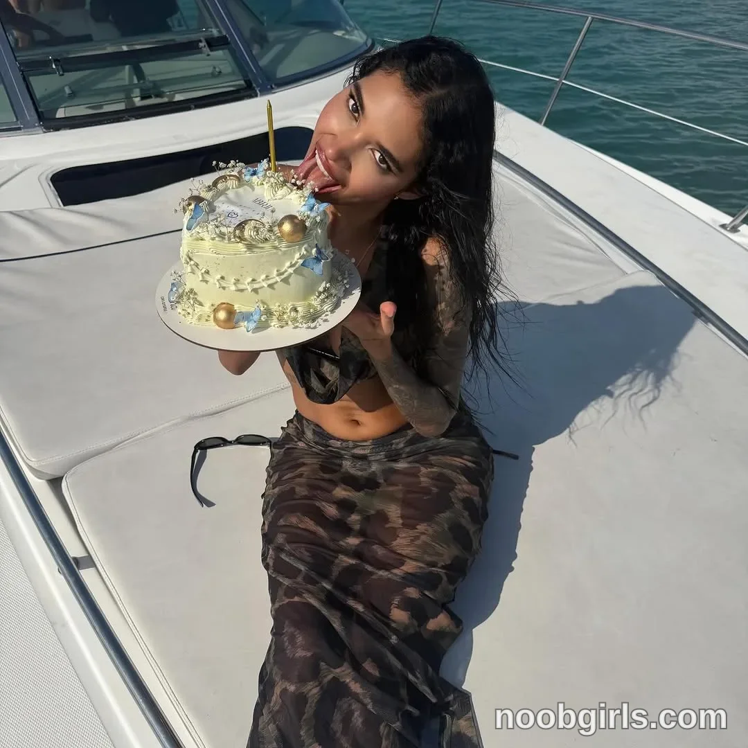 dianac1998 (@dianac1998) — "Birthday☀️🌊"