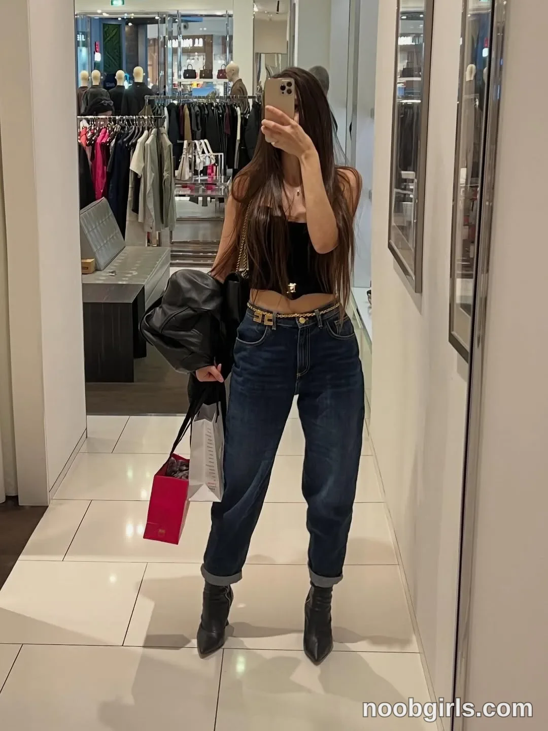 dovia (@dovia) — "I’am juat a girl 🥹"