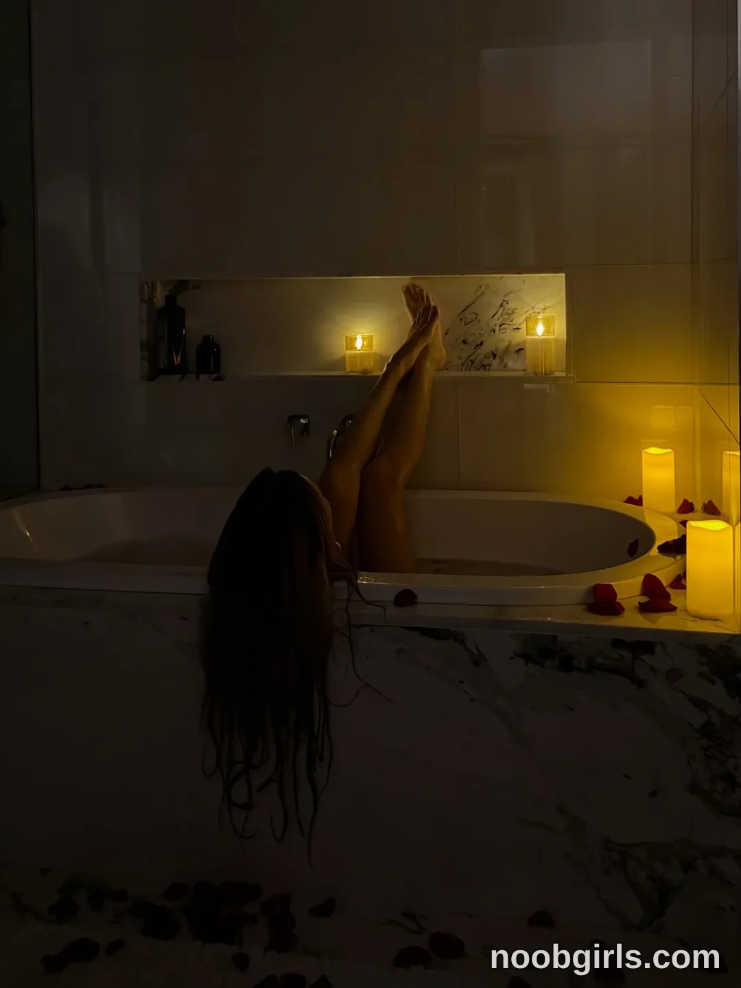 dreamyylilah (@dreamyylilah) high-res photoshoot photo #4 — Chaturbate cam model gallery