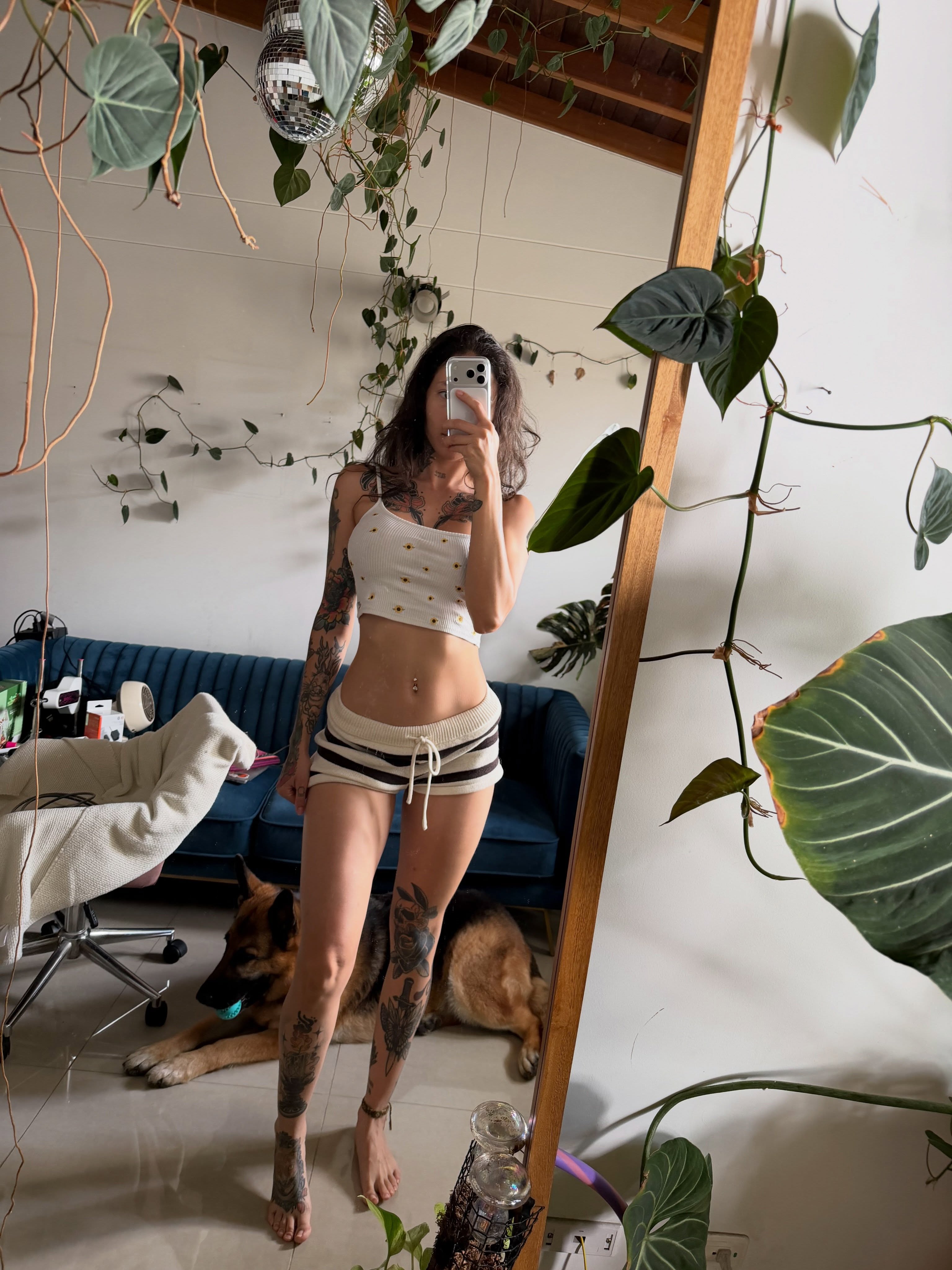Effy / Cam anniversary september 4 / onlyfans/lowelleffy exclusive photo gallery image #3 — Chaturbate streamer profile
