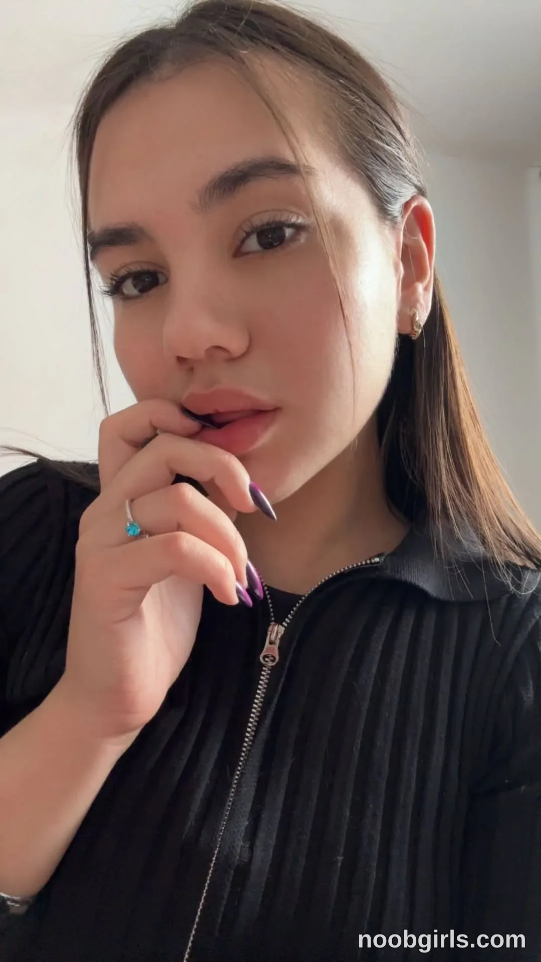 Elizabeth (@elizabethennals) — "Don’t resist me❤️"