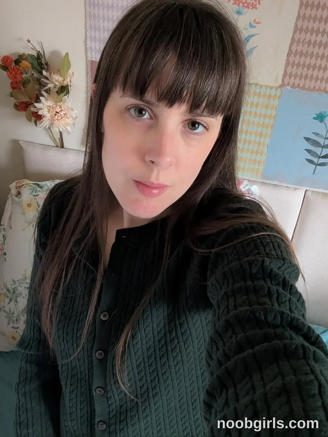 Elly Naomi (@ellynaomi) — "It's sweater weather 🍂"