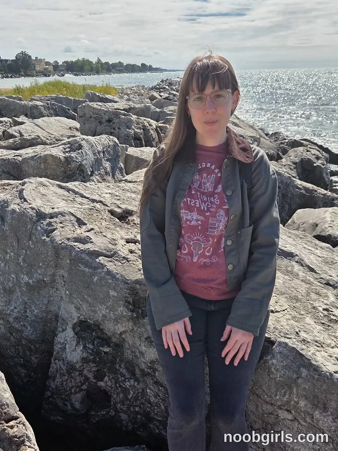 Elly Naomi (@ellynaomi) — "Beaches and gardens are some of my happy places 😌"