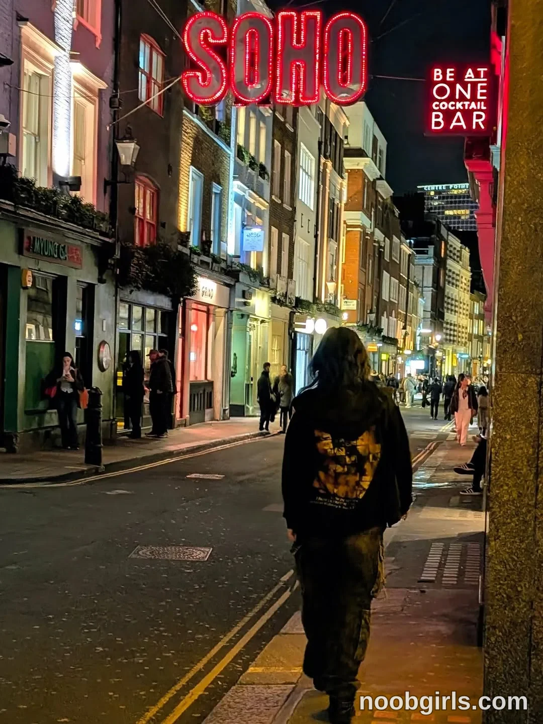Era (@eralendra) — "Mon 1 er voyage en Angleterre ✈️ 🇬🇧 Soho de jour vs Soho de nuit, Londres." in Canarby Street