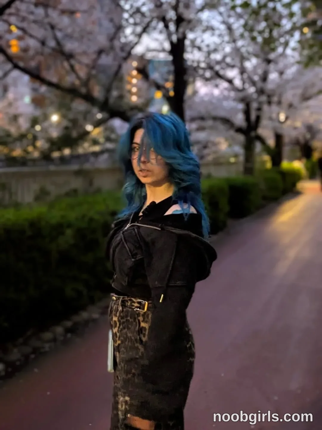 Era (@eralendra) — "Regardez bien jusqu'à la dernière photo 👀🤓 ⚠️ Lancer de sac en plein Tokyo !…" in Meguro River