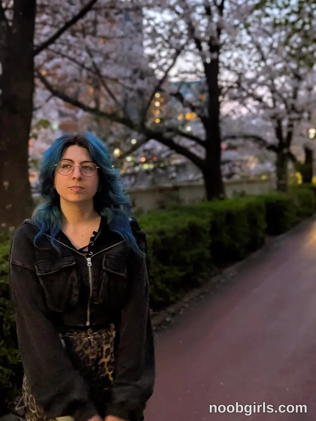 Era (@eralendra) — "Regardez bien jusqu'à la dernière photo 👀🤓 ⚠️ Lancer de sac en plein Tokyo !…" in Meguro River