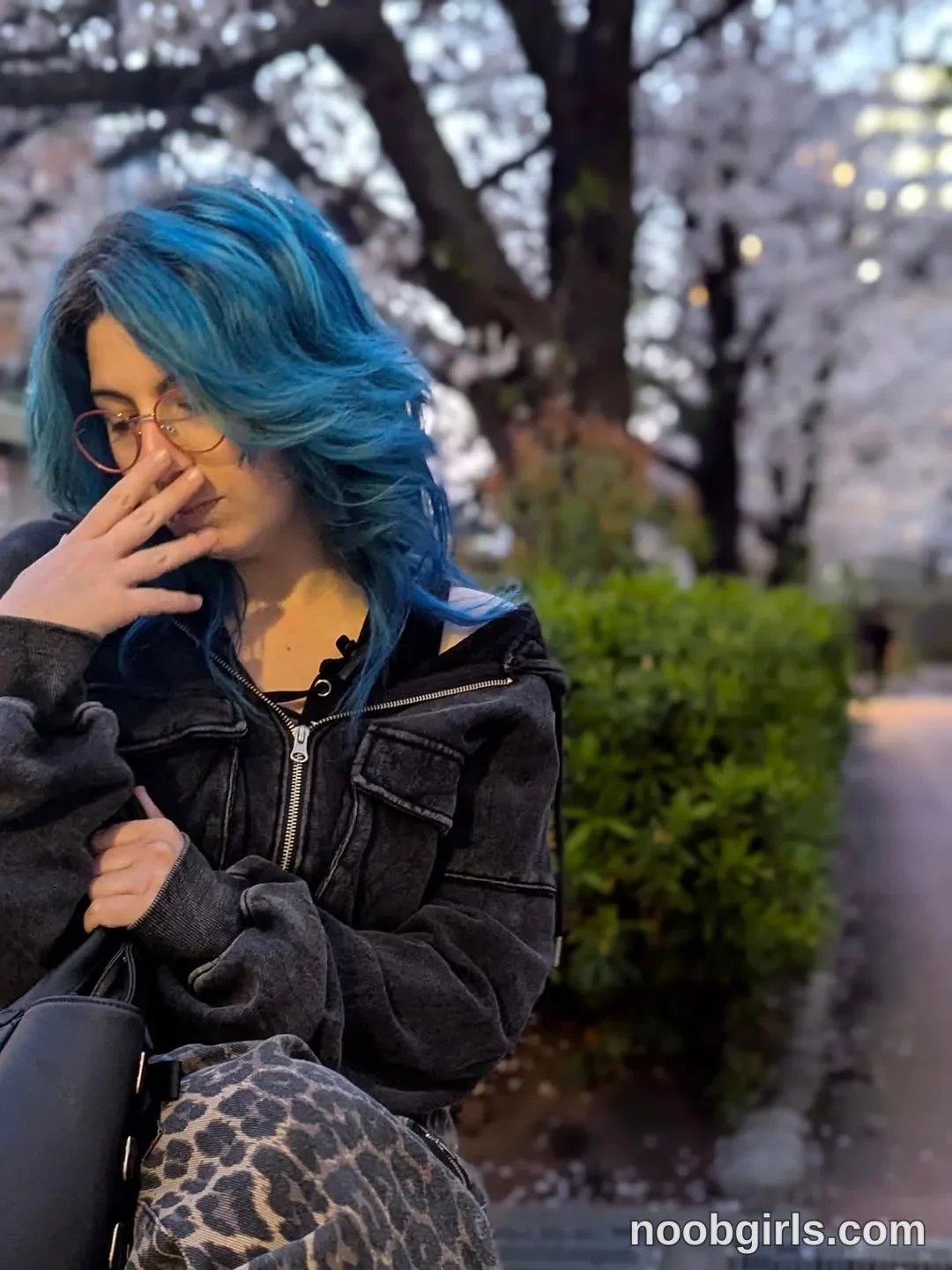 Era (@eralendra) — "Regardez bien jusqu'à la dernière photo 👀🤓 ⚠️ Lancer de sac en plein Tokyo !…" in Meguro River
