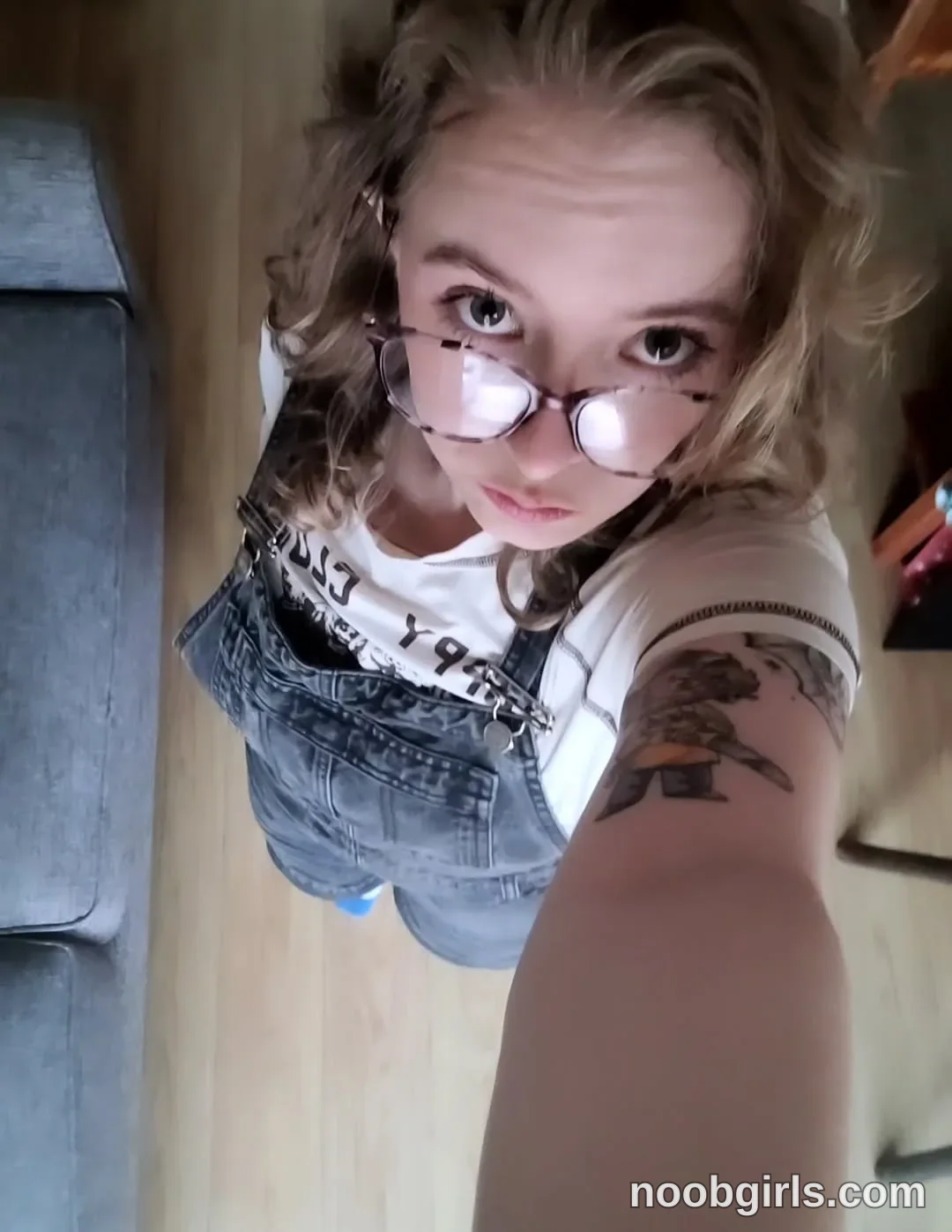 SweetFaye (@fayeissweet) — "I should buy a large mirror so I can selfies in that... - - - - -"