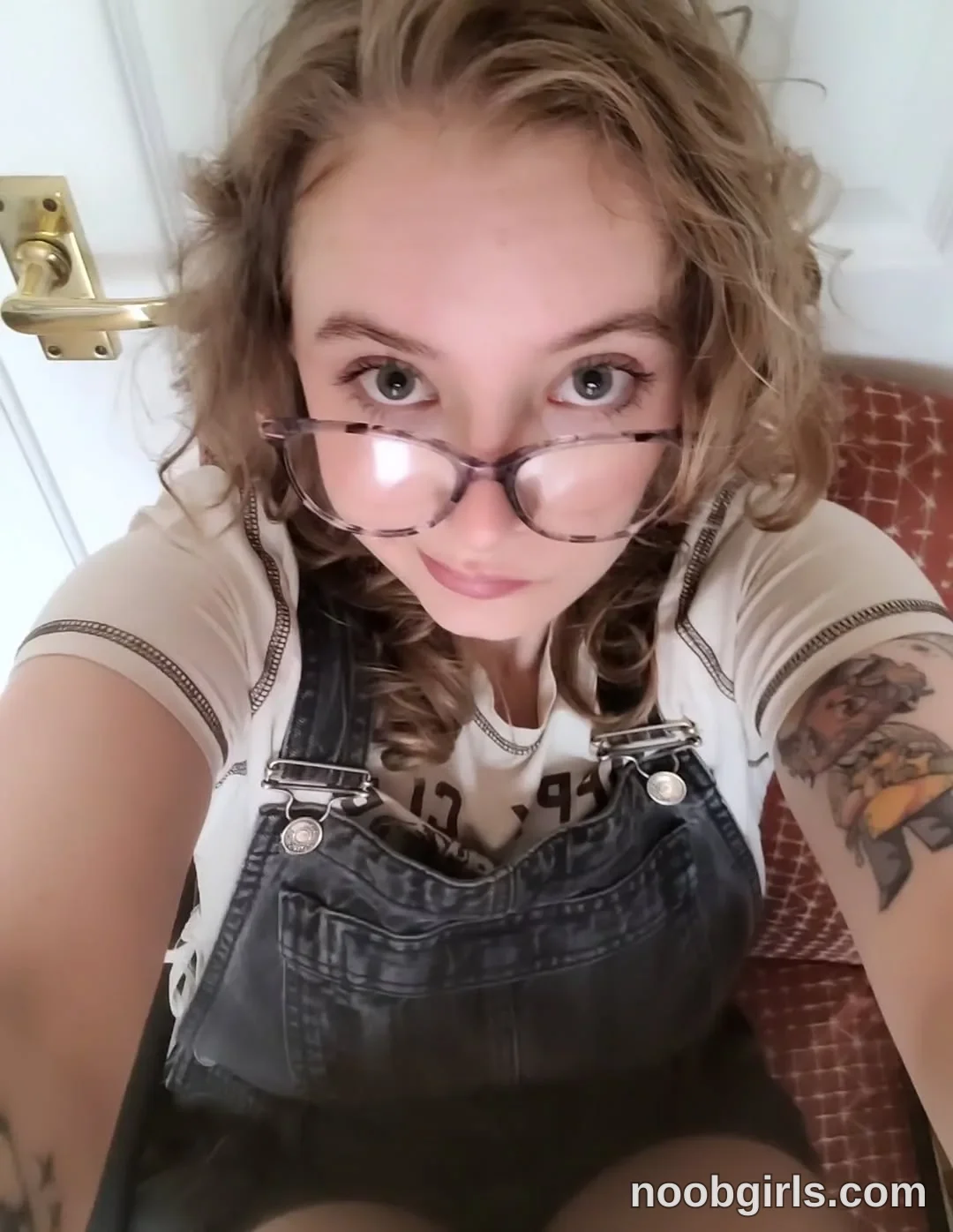 SweetFaye (@fayeissweet) — "I should buy a large mirror so I can selfies in that... - - - - -"