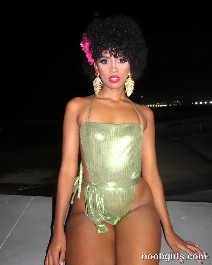 fyre_divine (@fyre_divine) — "¿Qué tal el look de la mejor pasarela? Les gusta? 👙: @franmartinezbq" in Muelle De Puerto…