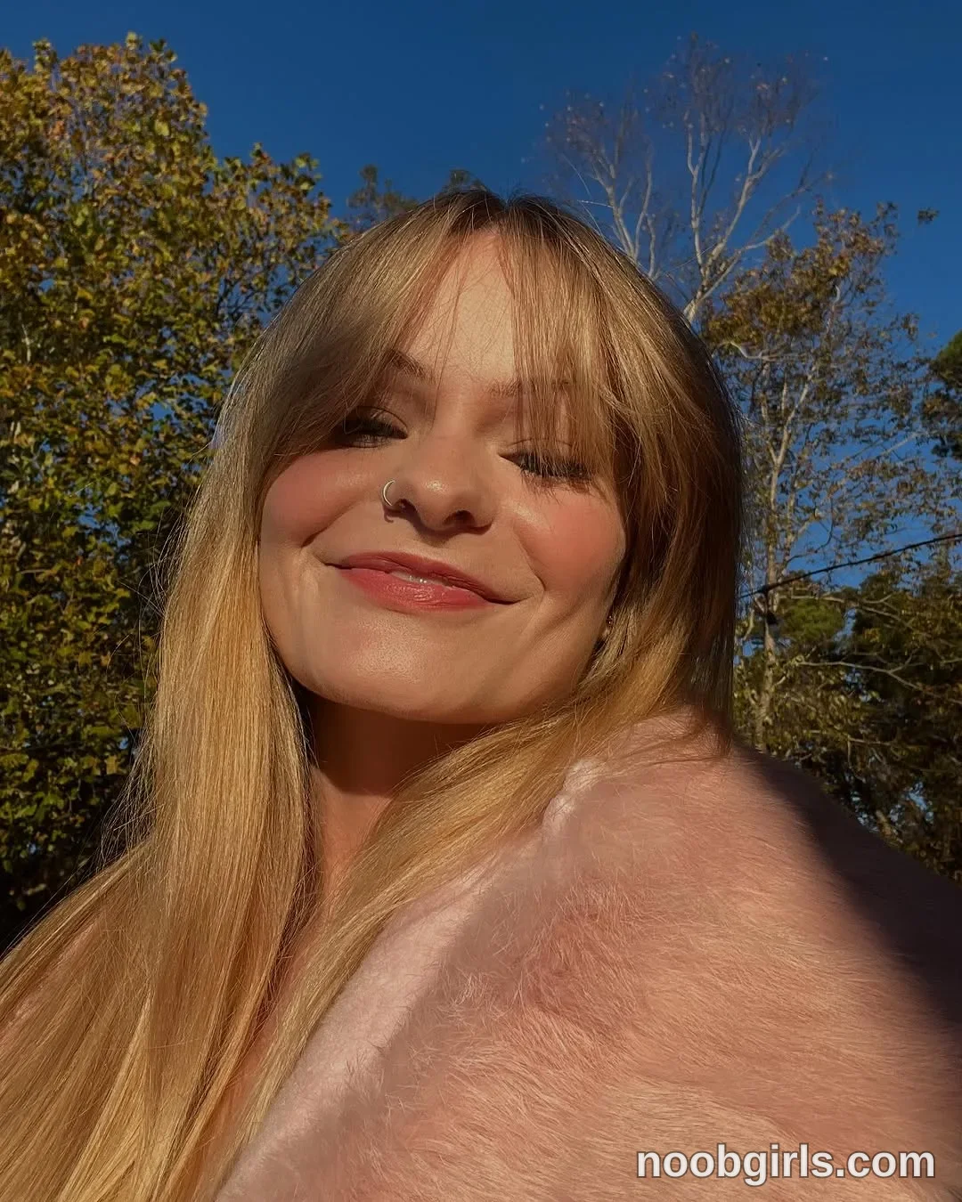 Gigi (@gigitaylorr) — "golden hour ✨"