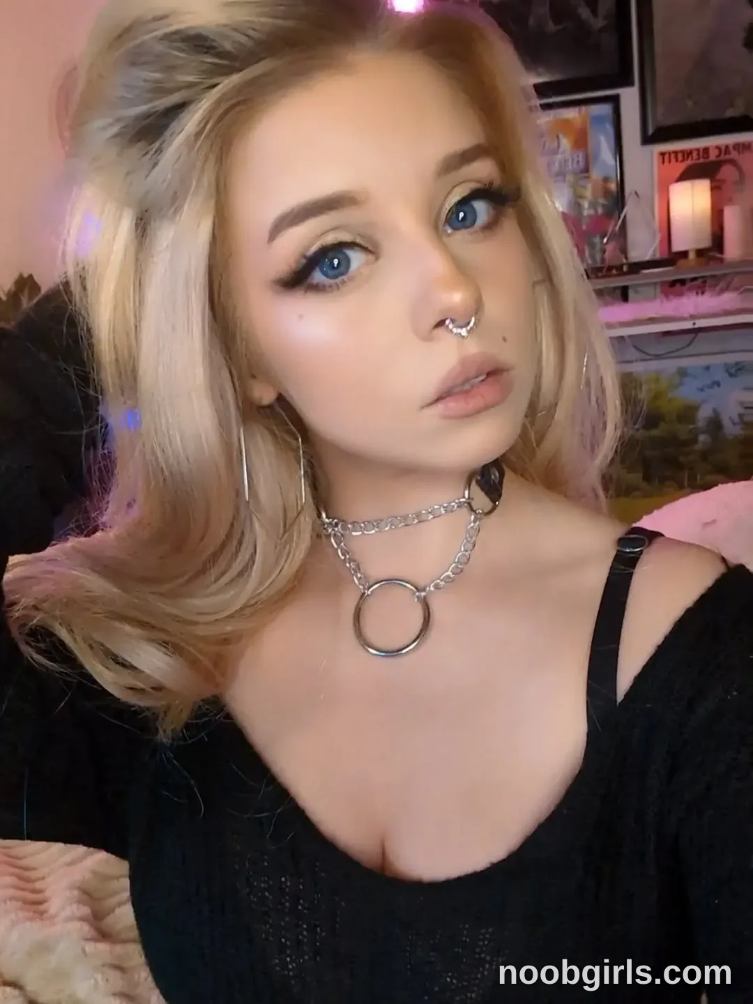 Sammy (@goldengoddessxxx) — "I did my makeup different 😊"