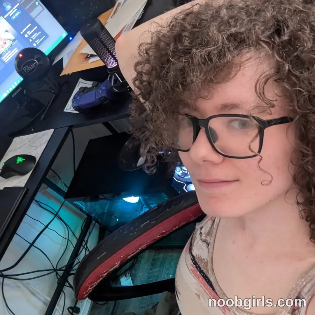 Ashley (@gomoreup) — "Heyo! I was gonna go live on CB, but the red dragon is still kicking so I…"