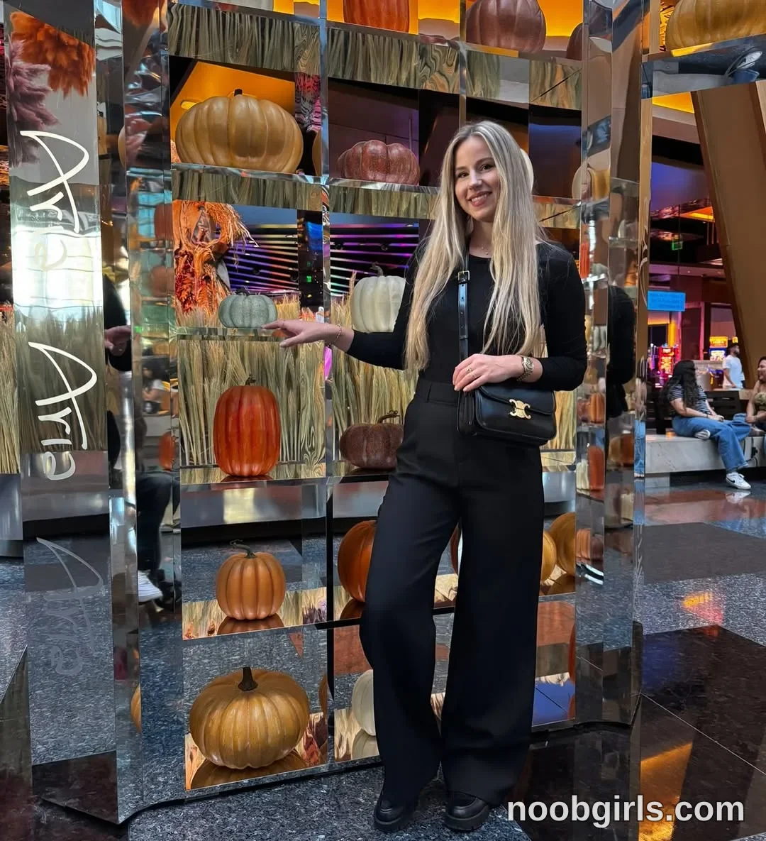 Haylee (@hayleex) — "It’s pumpkin season 🍁🎃🍂" in Aria Hotel & Casino Las Vegas
