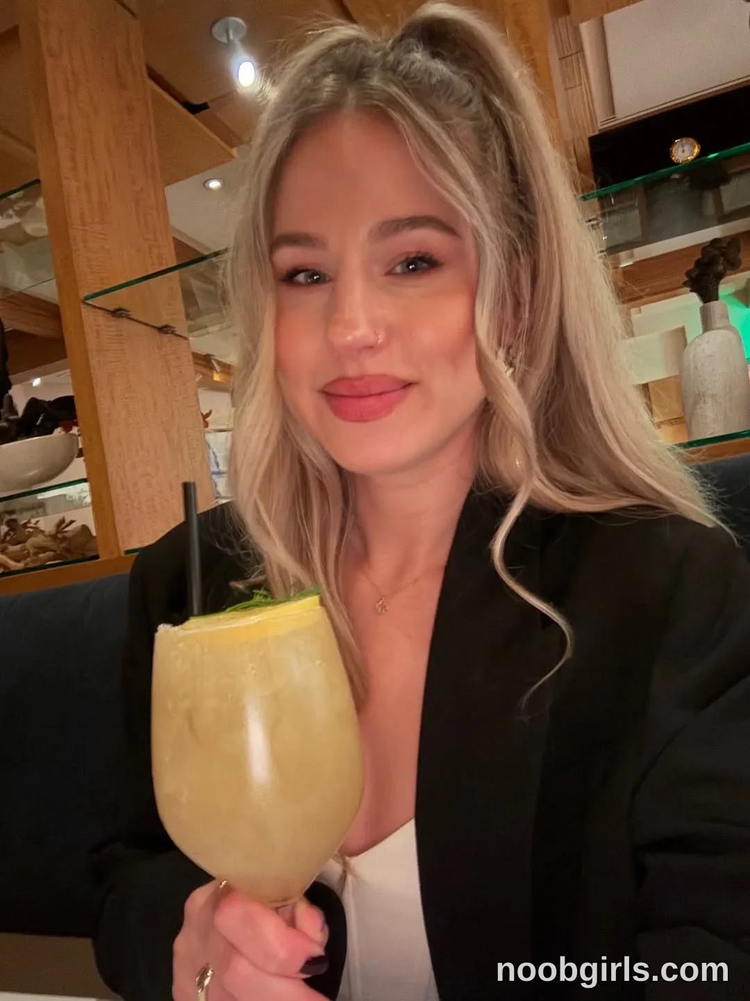 Haylee (@hayleex) — "Selfie photo bomb 🧚🏻" in Las Vegas, Nevada