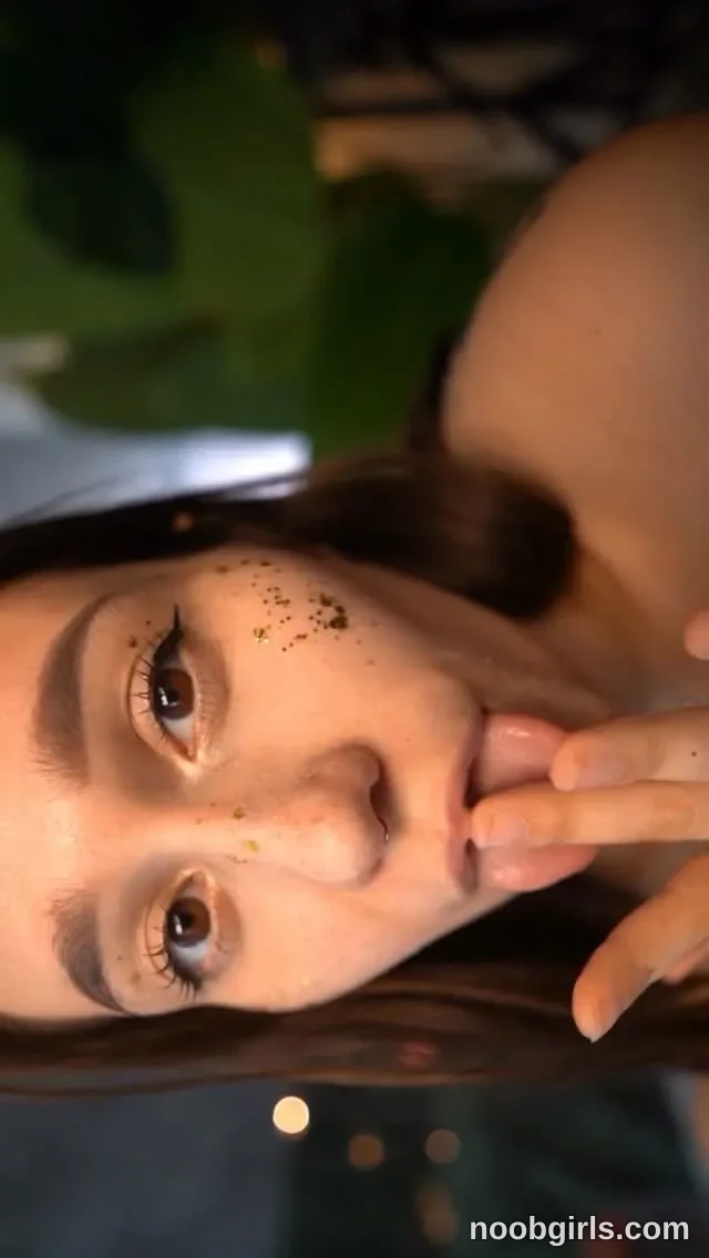 Lixie lixiesucks reel: I can’t stop eating burgers 😋😭