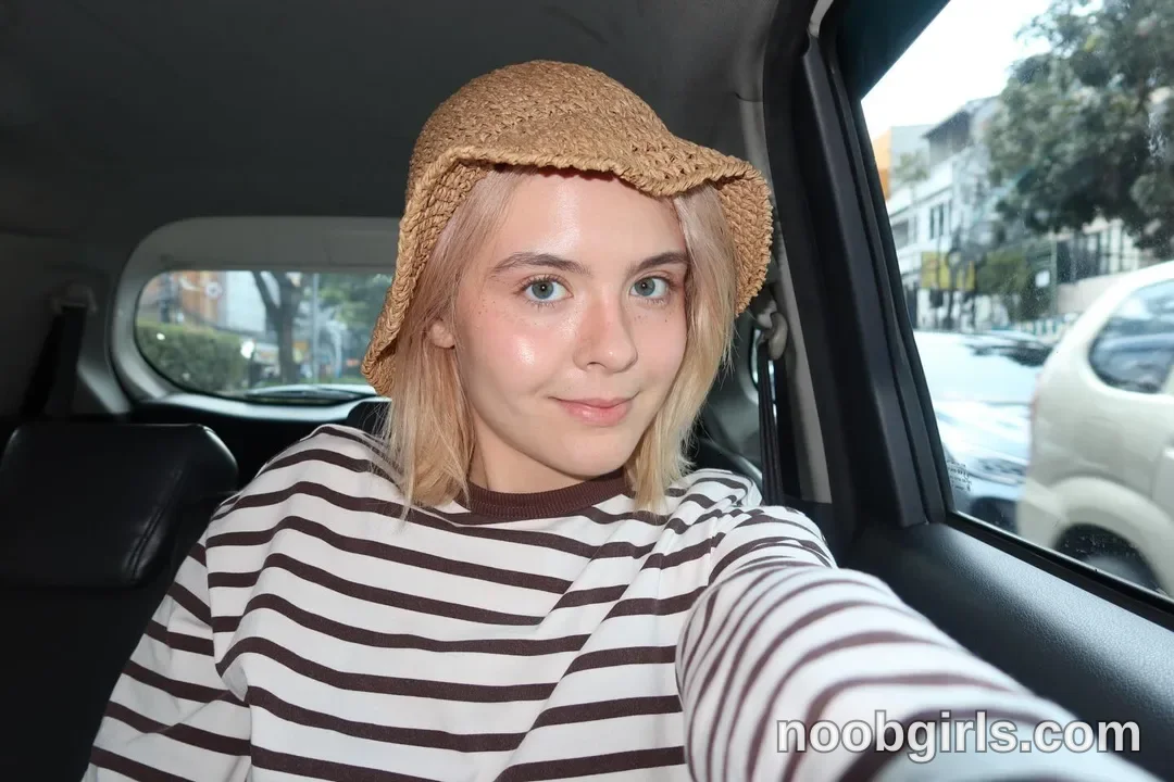 honey_sunshine (@honey_sunshine) — "I am sleepy, woke up at 7 AM 🥱"