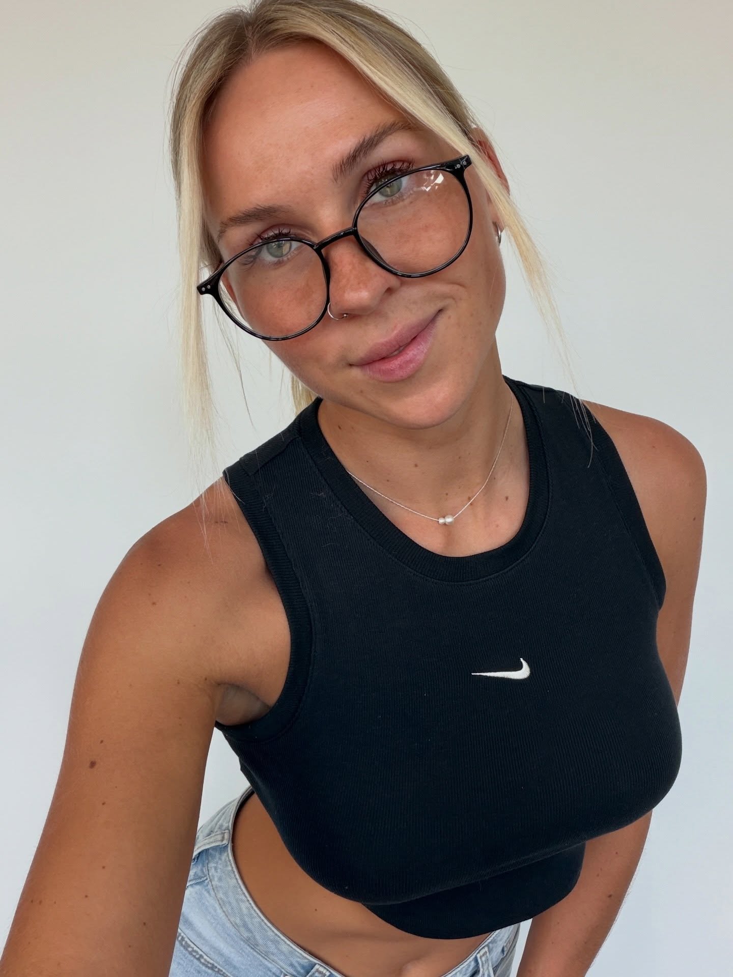 iamcora verified Instagram photoshoot picture #2 — live cam model review