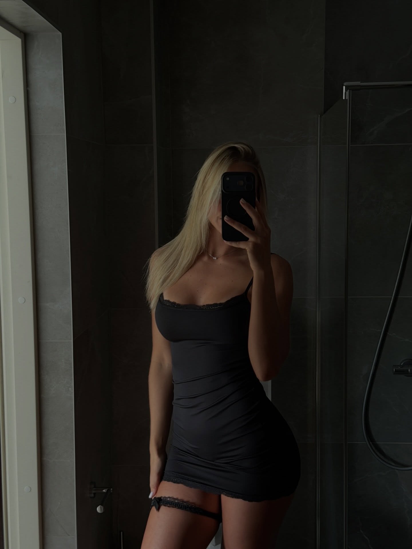 iamcora verified Instagram photoshoot picture #8 — live cam model review