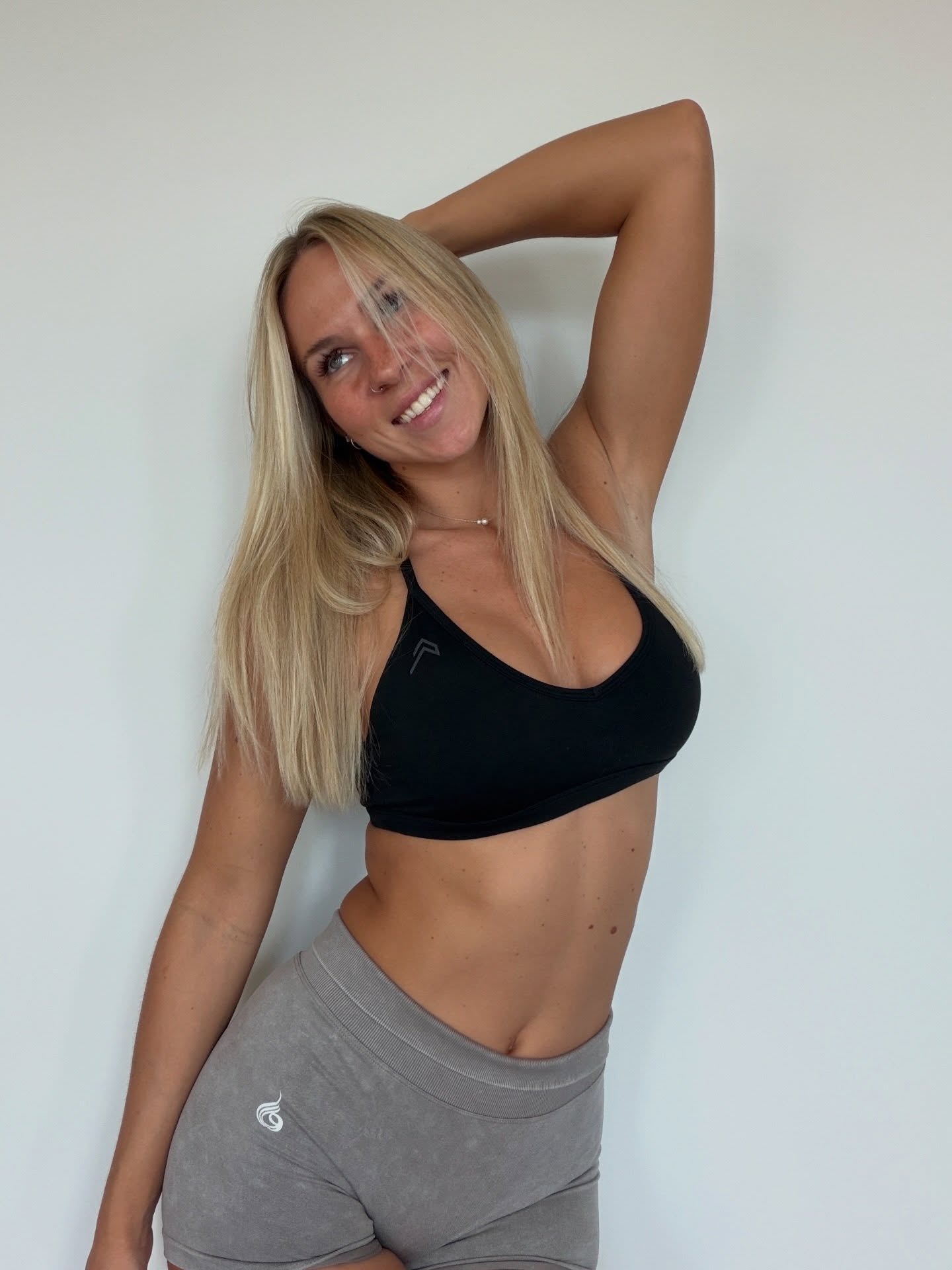 iamcora exclusive photo gallery image #15 — Chaturbate streamer profile