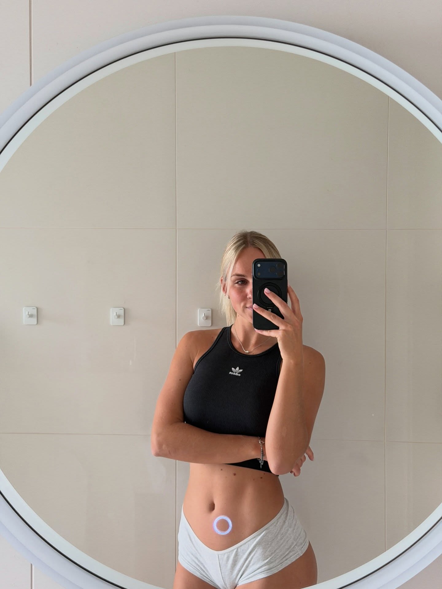 iamcora (@iamcora) high-res photoshoot photo #25 — Chaturbate cam model gallery