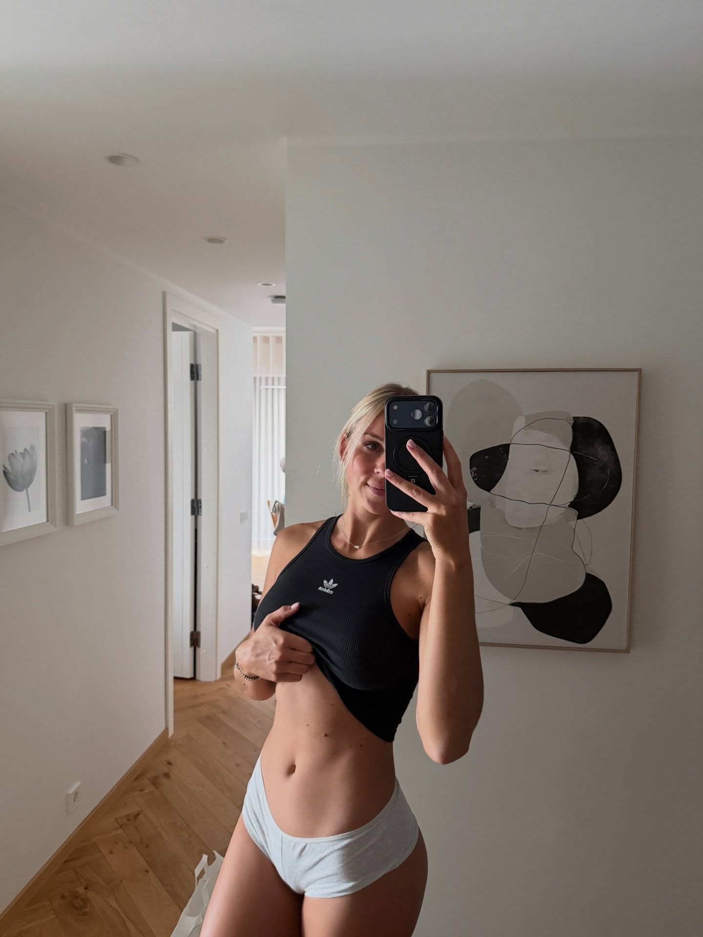 iamcora (@iamcora) high-res photoshoot photo #28 — Chaturbate cam model gallery