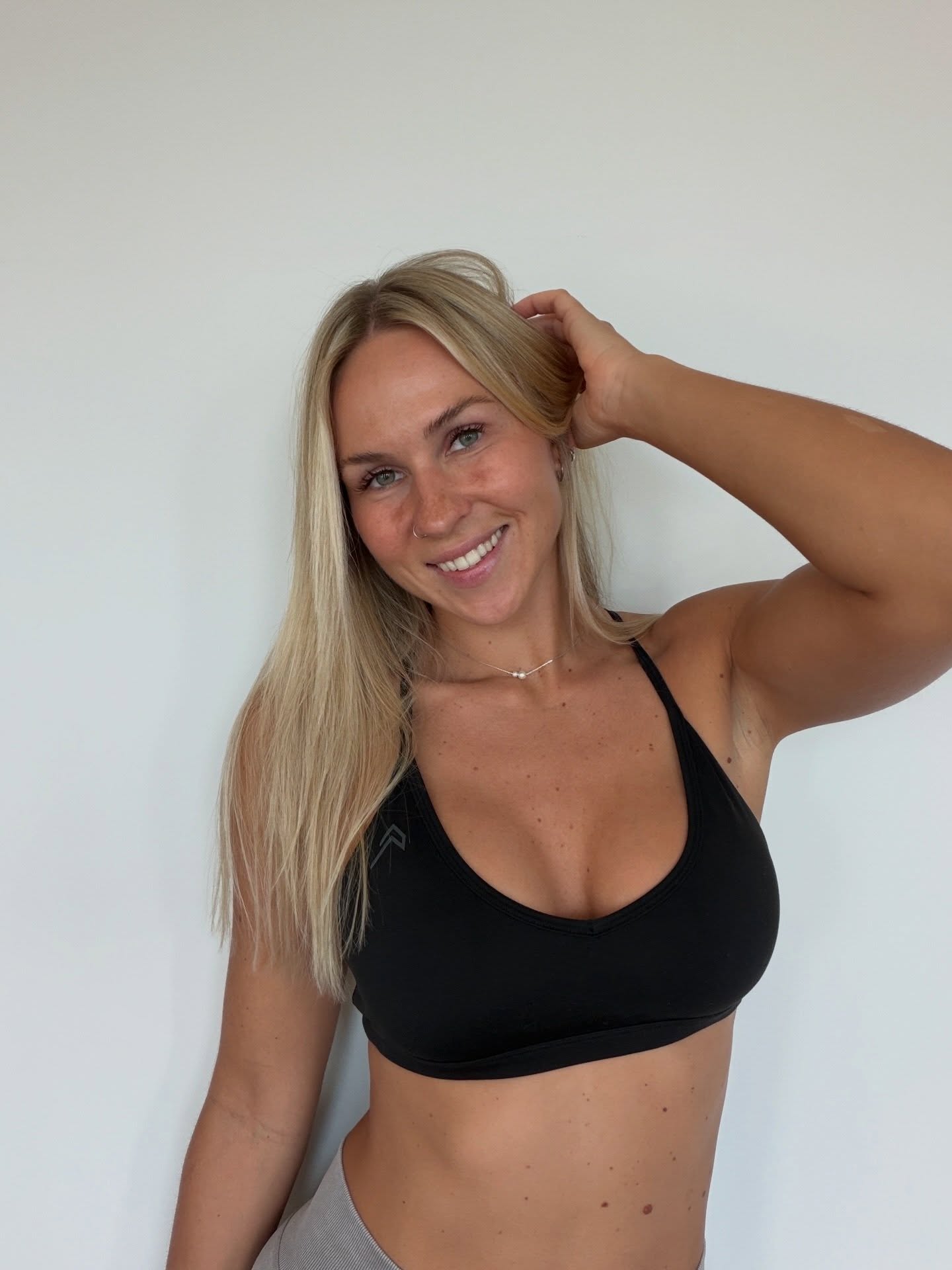 iamcora verified Instagram photoshoot picture #32 — live cam model review