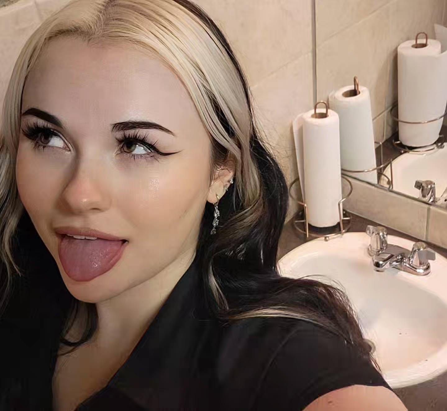 iammisstery (@iammisstery) high-res photoshoot photo #13 — Chaturbate cam model gallery
