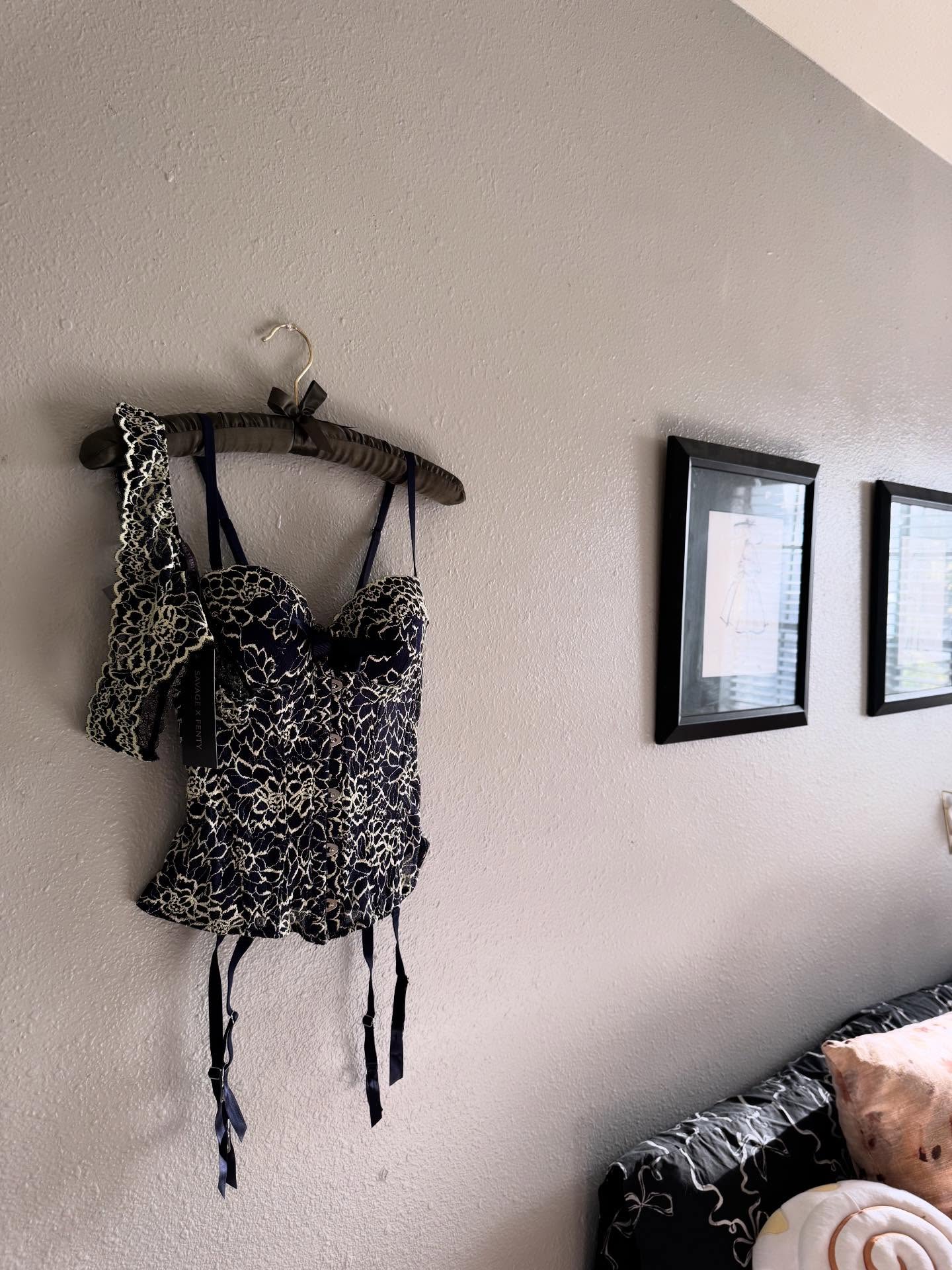 ivyquinette exclusive photo gallery image #3 — Chaturbate streamer profile