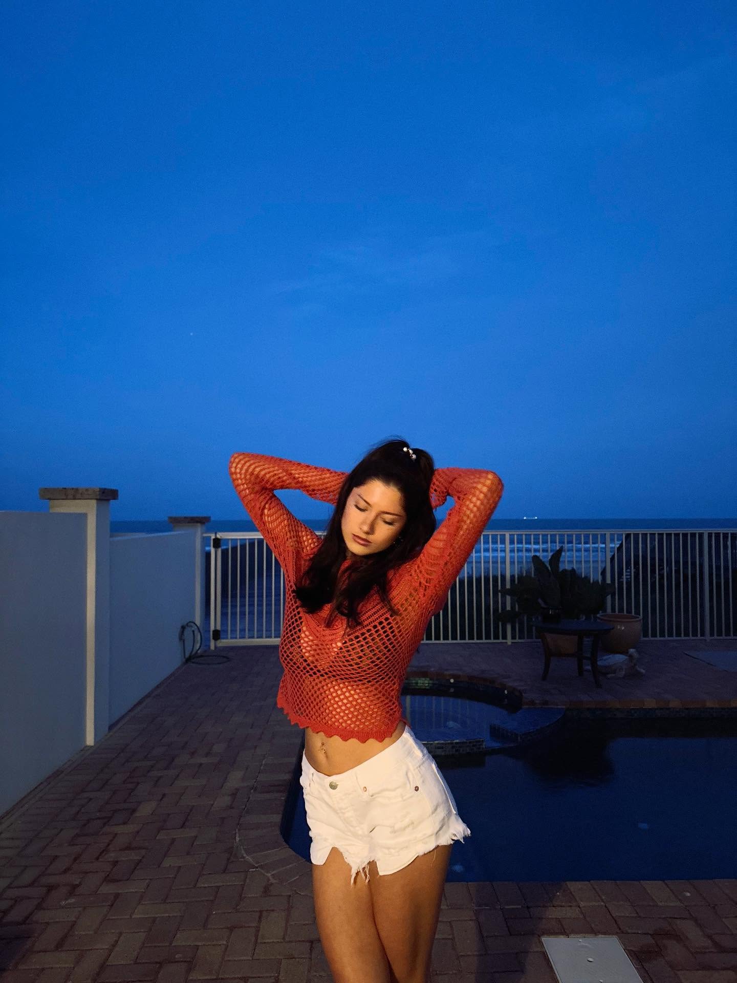 ivyquinette exclusive photo gallery image #6 — Chaturbate streamer profile