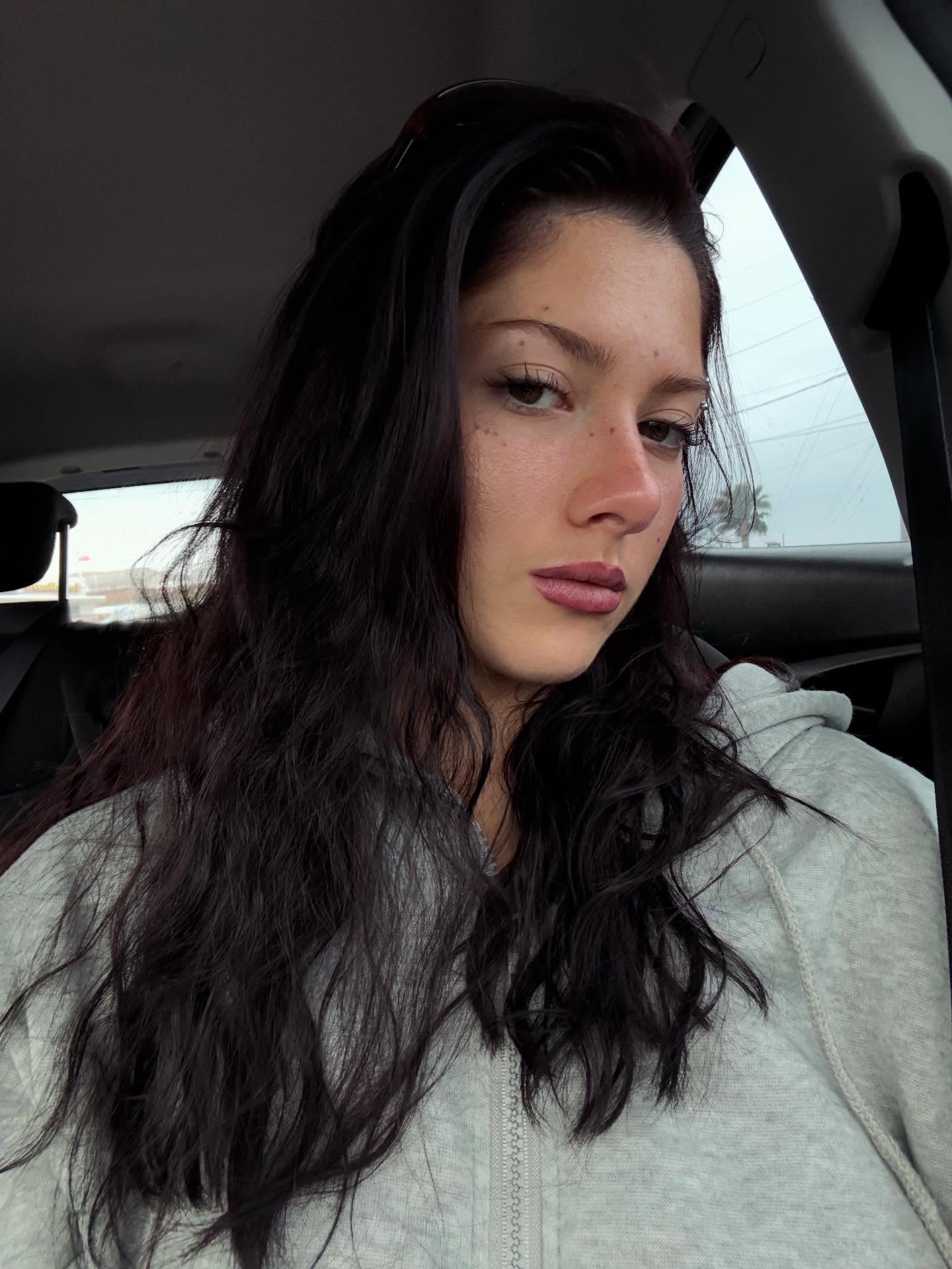 ivyquinette (@ivyquinette) high-res photoshoot photo #19 — Chaturbate cam model gallery