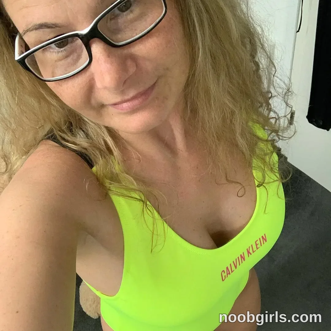 Izzy Mendosa (@izzymendosa) — "💋ein wunderschönes Wochenende 🌞 happy weekend 💋" in Niedersachsen, Germany