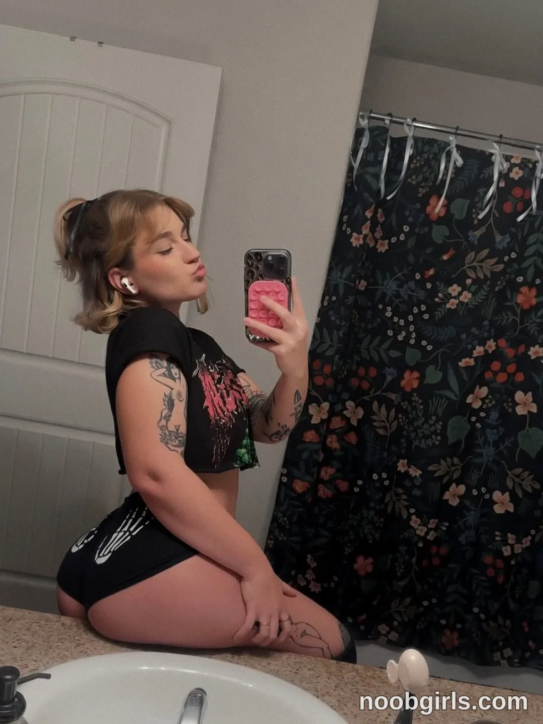 jaybbgirl (@jaybbgirl) — "Never letting the spooky vibes die 💀 When is too early to put up a Christmas…"
