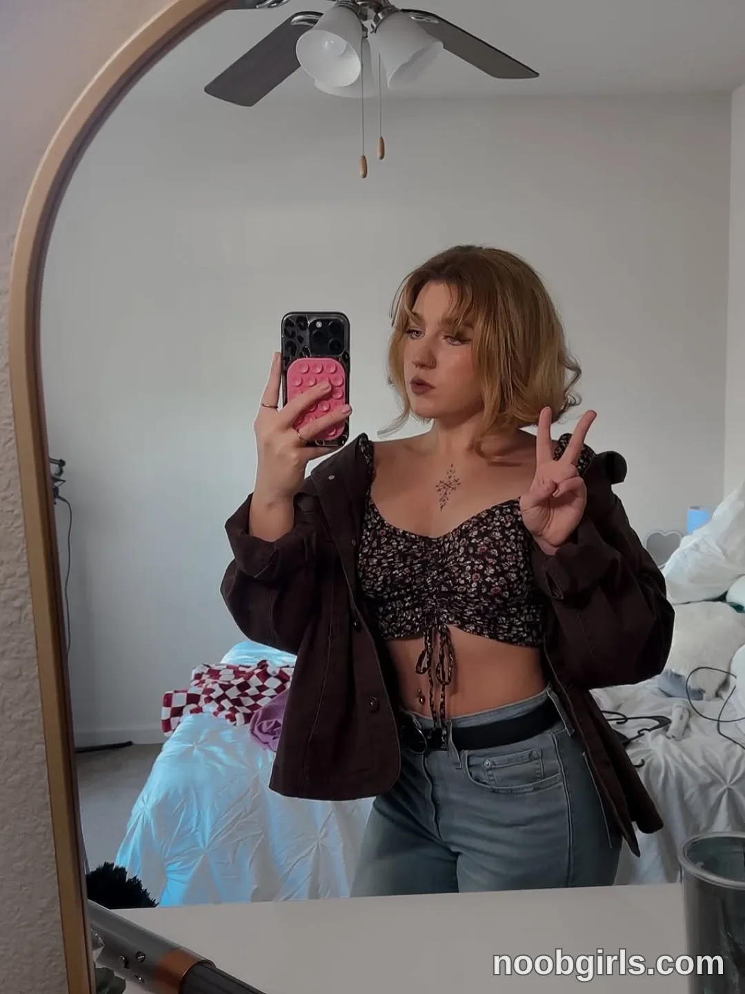 jaybbgirl (@jaybbgirl) — "Giving more peeks into my day to day outfits 💋 What’s your favorite fall…"