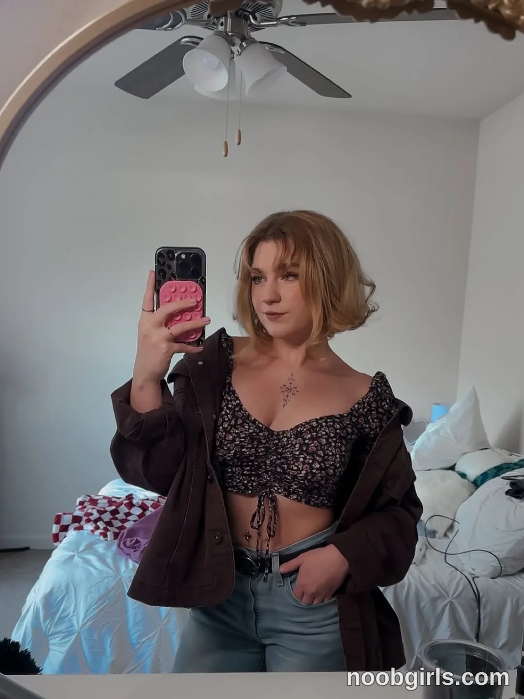 jaybbgirl (@jaybbgirl) — "Giving more peeks into my day to day outfits 💋 What’s your favorite fall…"