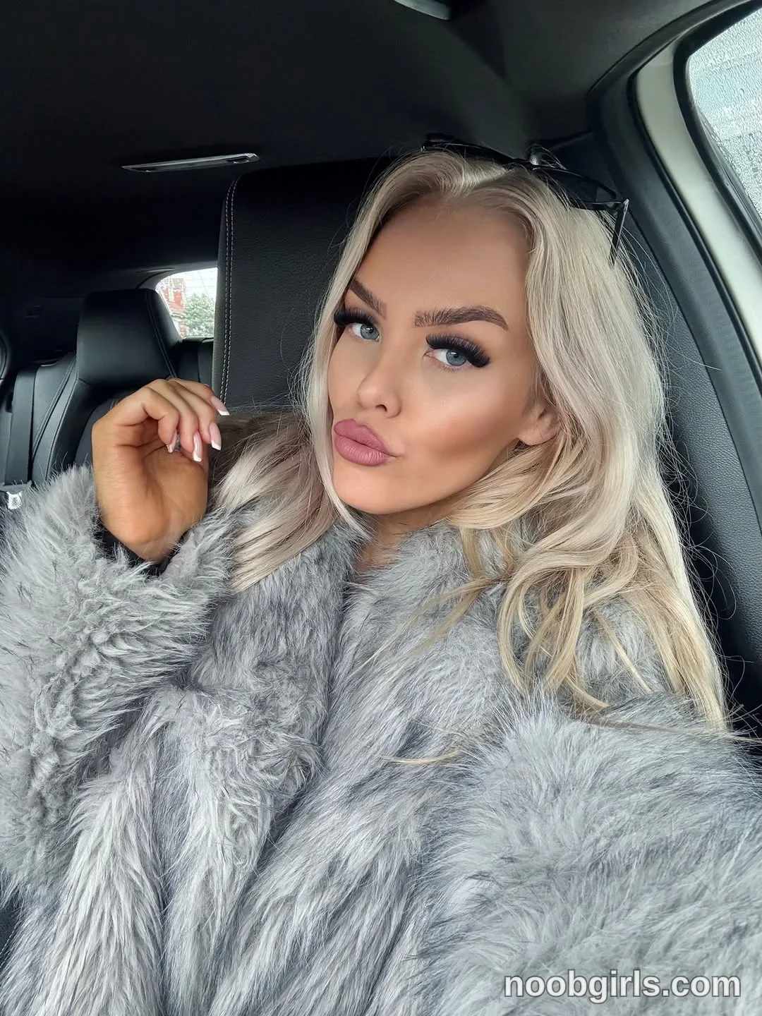 Jessiebellax (@jessiebella0210_) — "Car selfies >"