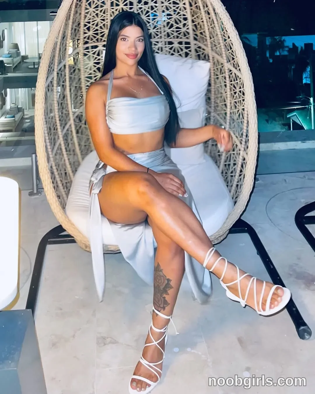July Correa (@july_correa) — "Siendo feliz 🥰🫶🏻🥂."