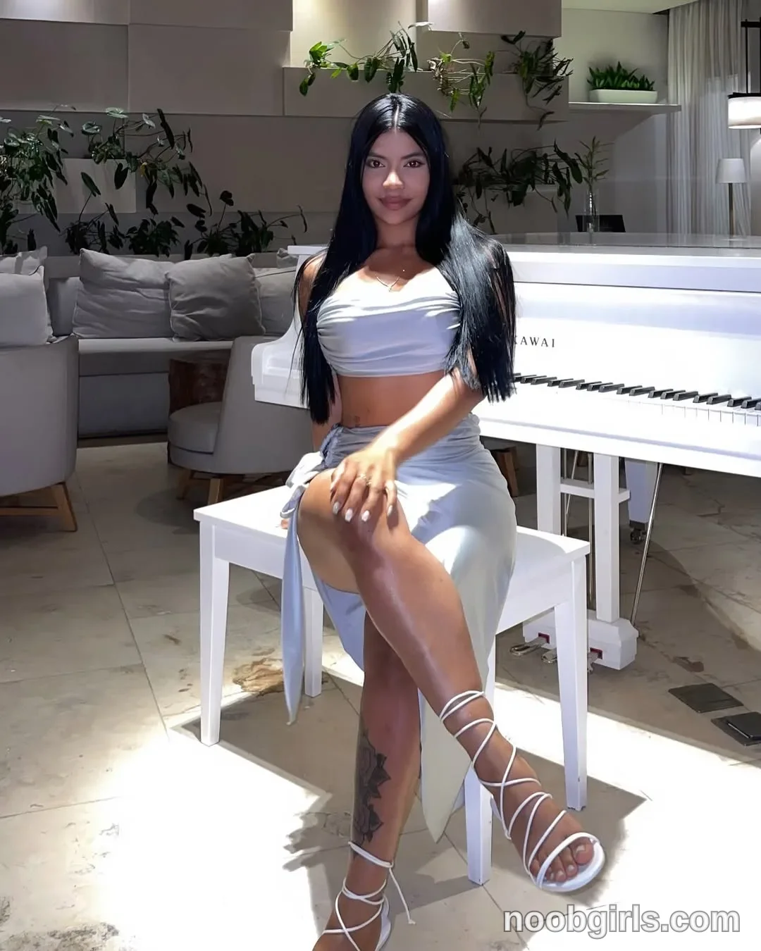 July Correa (@july_correa) — "Siendo feliz 🥰🫶🏻🥂."