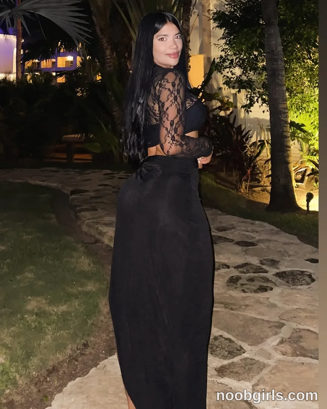 July Correa (@july_correa) — "Siendo feliz 🥰🫶🏻🥂."